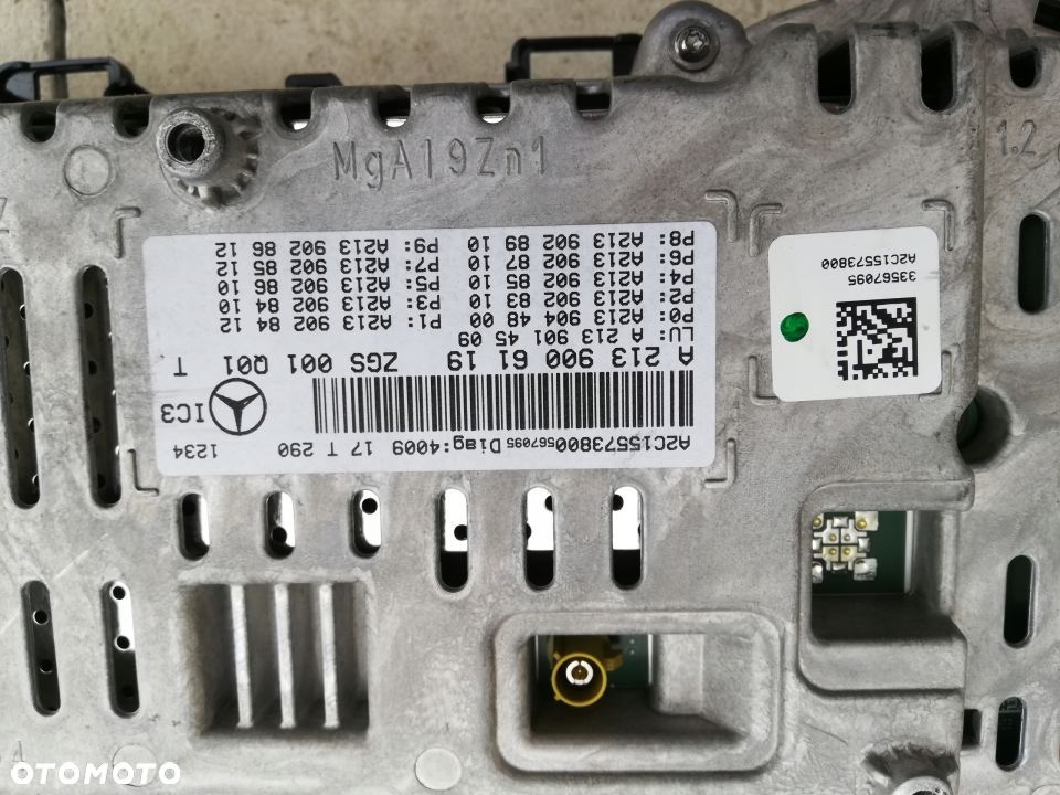 LICZNIK MERCEDES E KLASA W213 - 2