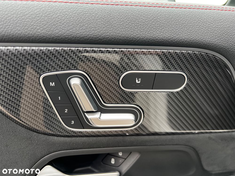 Mercedes-Benz GLA 250 4Matic 7G-DCT AMG Line - 25