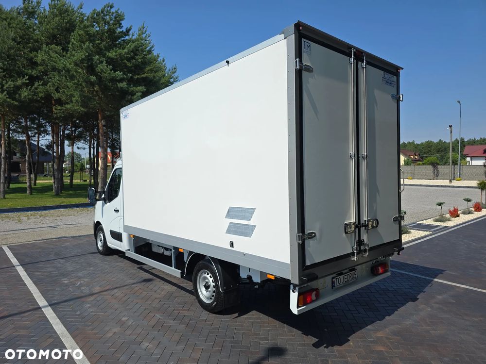 Renault MASTER KONTENER 8 PALET Dłu-4,31cm  Sze-2,11cm  Wys-2,26cm WZMOCNIONE TYLNE ZAWIESZENIE SILNIK 2.3 164KM 144 Tyś Km SERWIS DO OSTATNIEGO Km SALON POLSKA BOGATA OPCJA WYPOSAŻENIA LEDY HALOGENY TEMPOMAT FOTEL KIEROWCY PNEŁMATYCZNY KLIMATYZACJA NOWE OPONY MICHELIN - 13