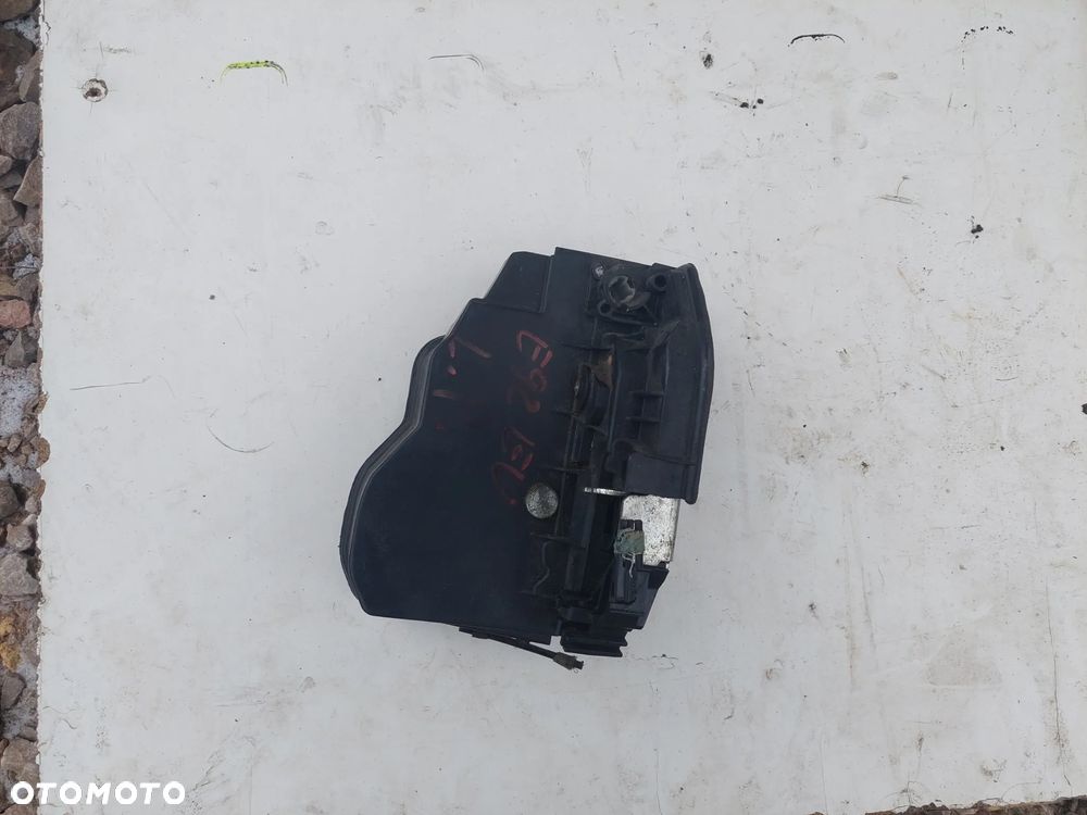 BMW E90 E91 E60 E61 ZAMEK LEWY PRZÓD EUROPA - 1