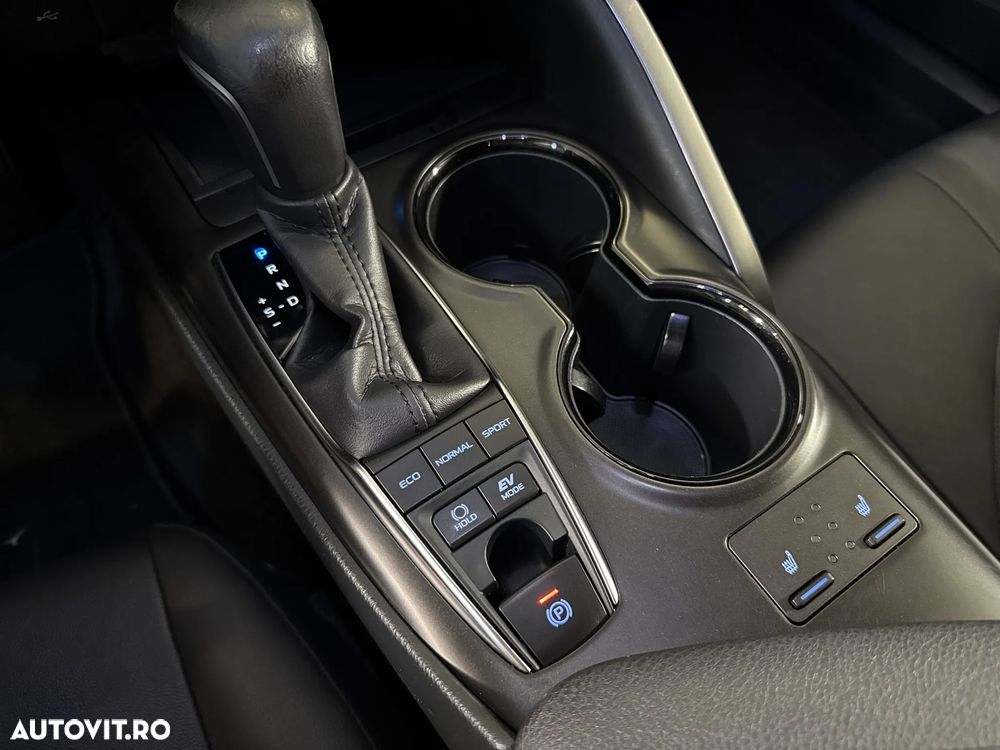 Toyota Camry - 17