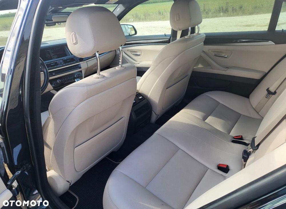 BMW Seria 5 528i xDrive - 12