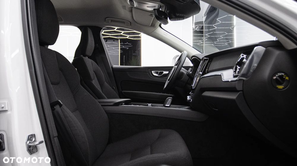 Volvo XC 60 B4 D AWD Momentum Pro - 20