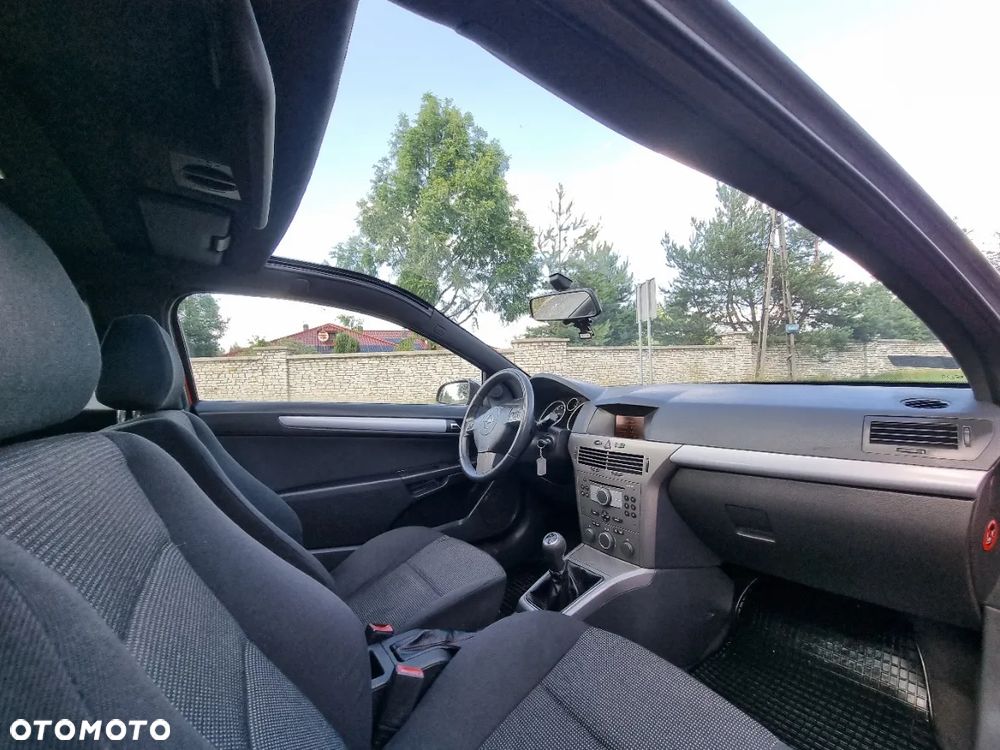 Opel Astra III GTC 1.6 Sport - 36