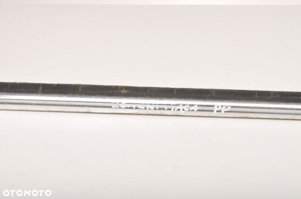 MERCEDES W123 LISTWA SZYBY PRZEDNIA PRAWA - 7