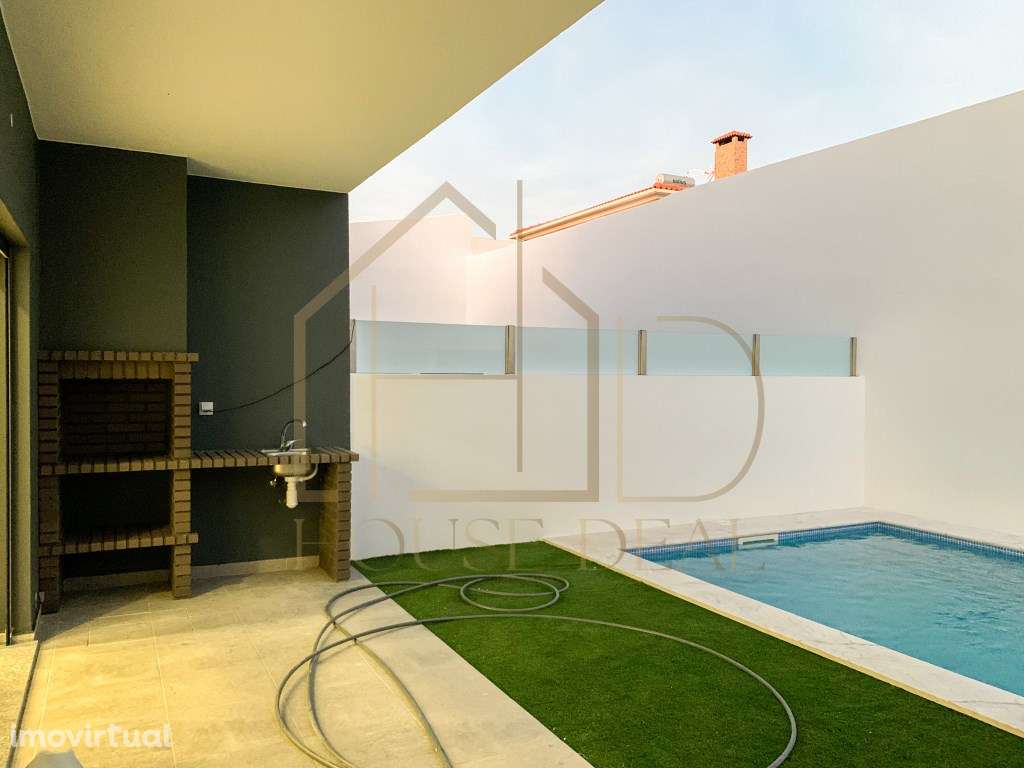 FANTÁSTICA Moradia T4 com Piscina. Redondos. Fernão Ferro - Grande imagem: 3/22