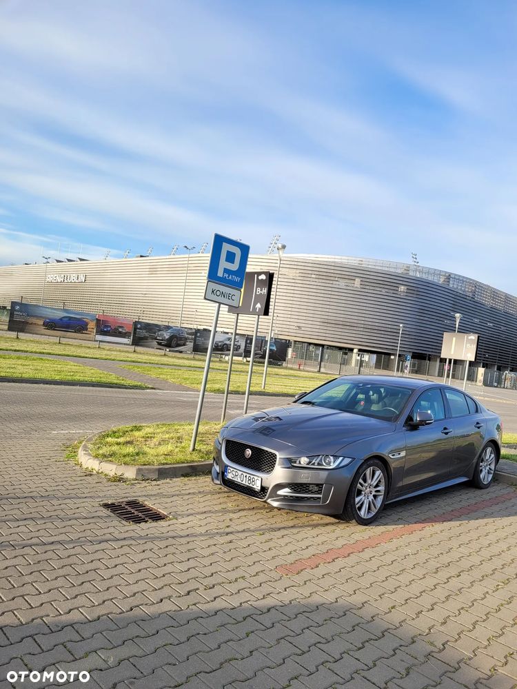 Jaguar XE 2.0 D R-Sport - 15