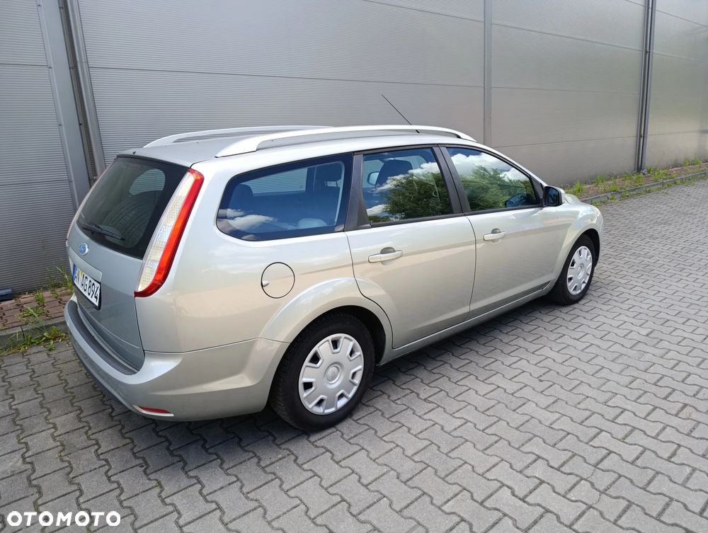 Ford Focus 1.6 16V Style+ - 9