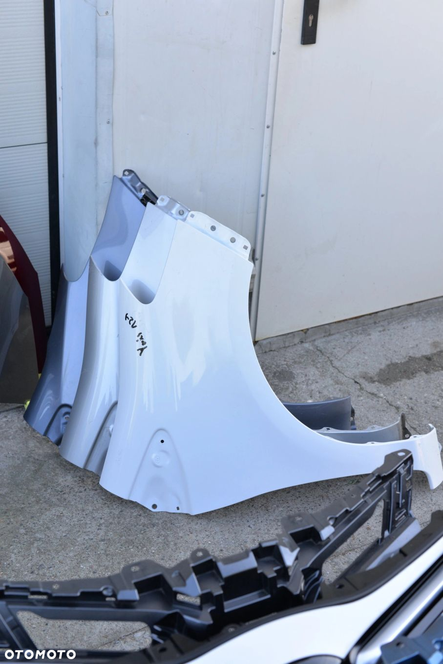 MASKA ZDERZAK BŁOTNIK LAMPA H7 XENON PAS BELKA TOYOTA YARIS 3 III 2014-2017 - 5
