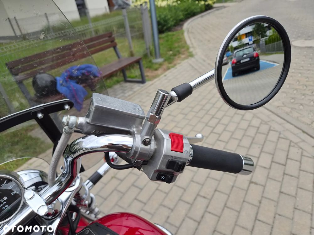 Suzuki Intruder - 13