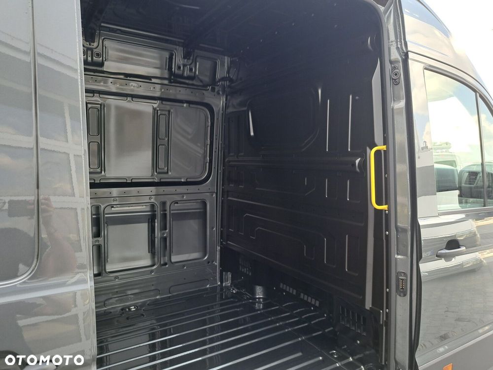 Volkswagen Crafter - 11
