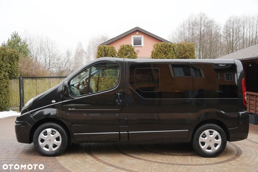 Renault Trafic Grand Passenger Black Edition - 6
