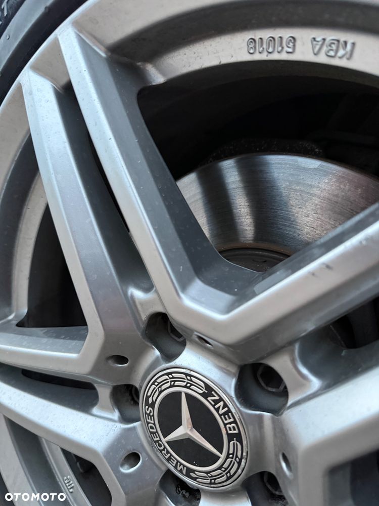 Mercedes-Benz Klasa E 220 d 4-Matic 9G-TRONIC - 21