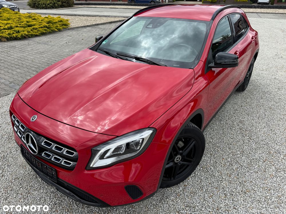 Mercedes-Benz GLA 180 Urban - 4