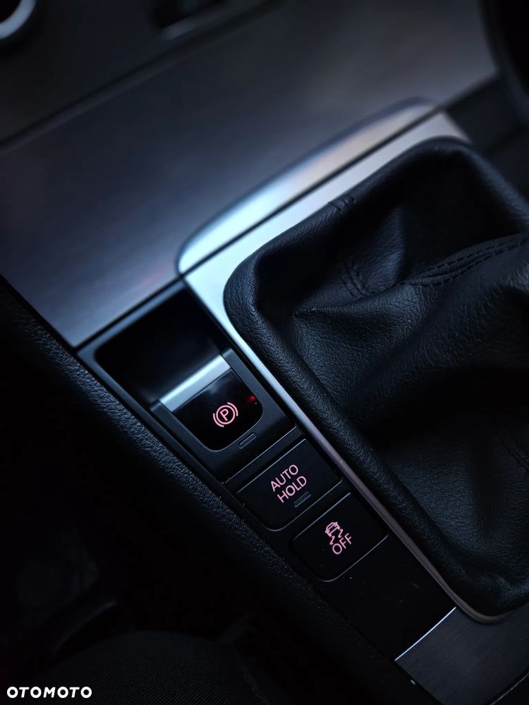 Volkswagen Passat - 32
