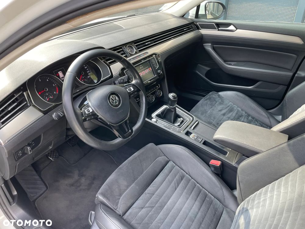 Volkswagen Passat 2.0 TDI (BlueMotion Technology) Highline - 11
