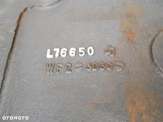 Podstawa uchwyt łącznika centralnego fi32mm John Deere 7800 - 2