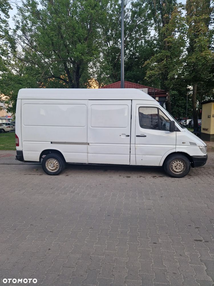 Mercedes-Benz Sprinter - 4