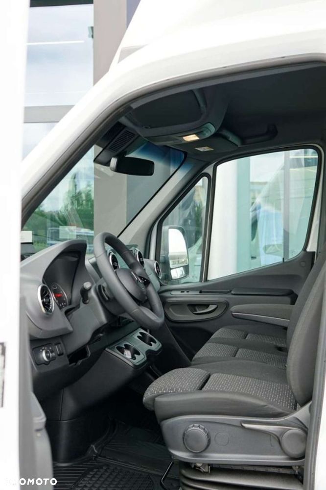 Mercedes-Benz Sprinter - 11