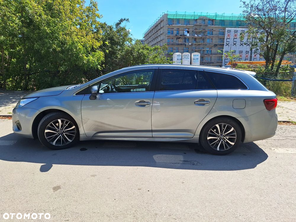 Toyota Avensis 1.8 Premium MS - 20