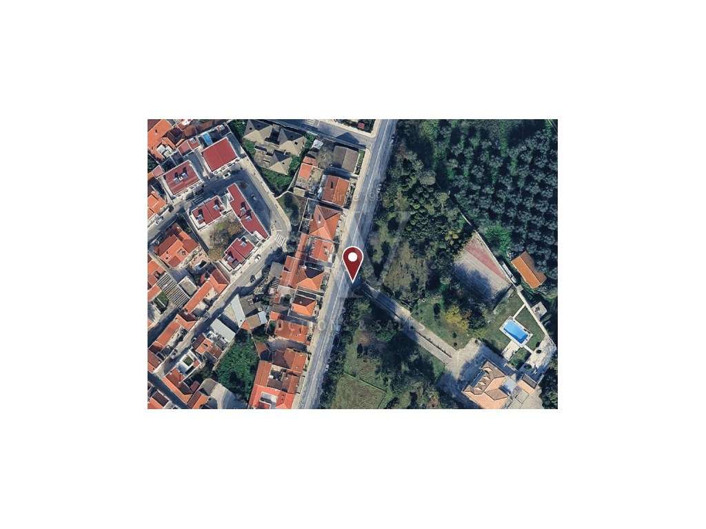 Quinta composta por moradia de dois pisos, com piscina, garagem e t... - Grande imagem: 2/32