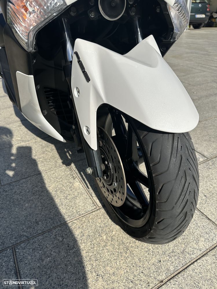 Yamaha NMAX 125 com Pack Urban - 17