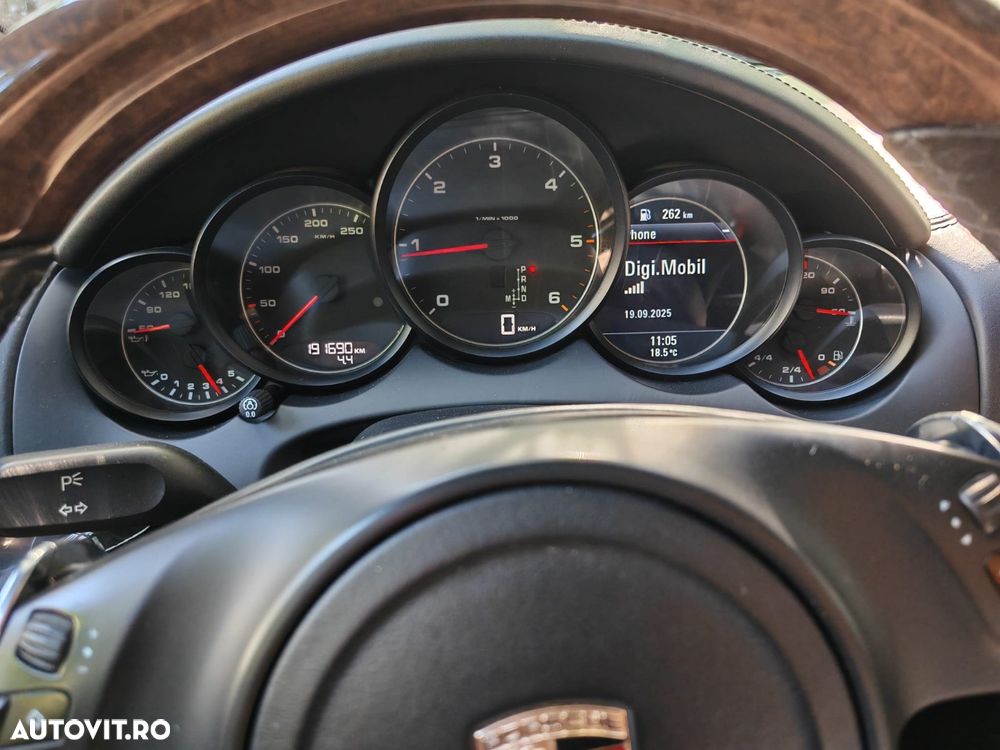 Porsche Cayenne 3.0 L V6 - 3