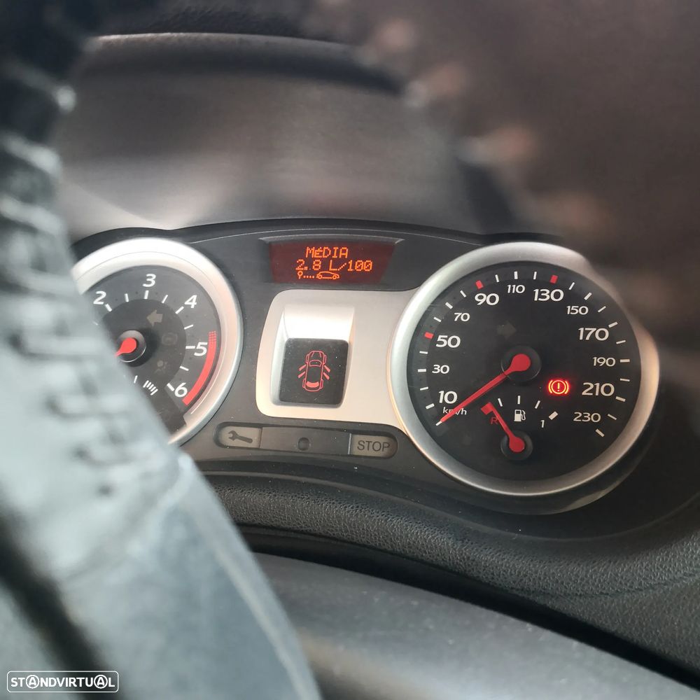 Renault Clio 1.5 dCi Dynamique - 8