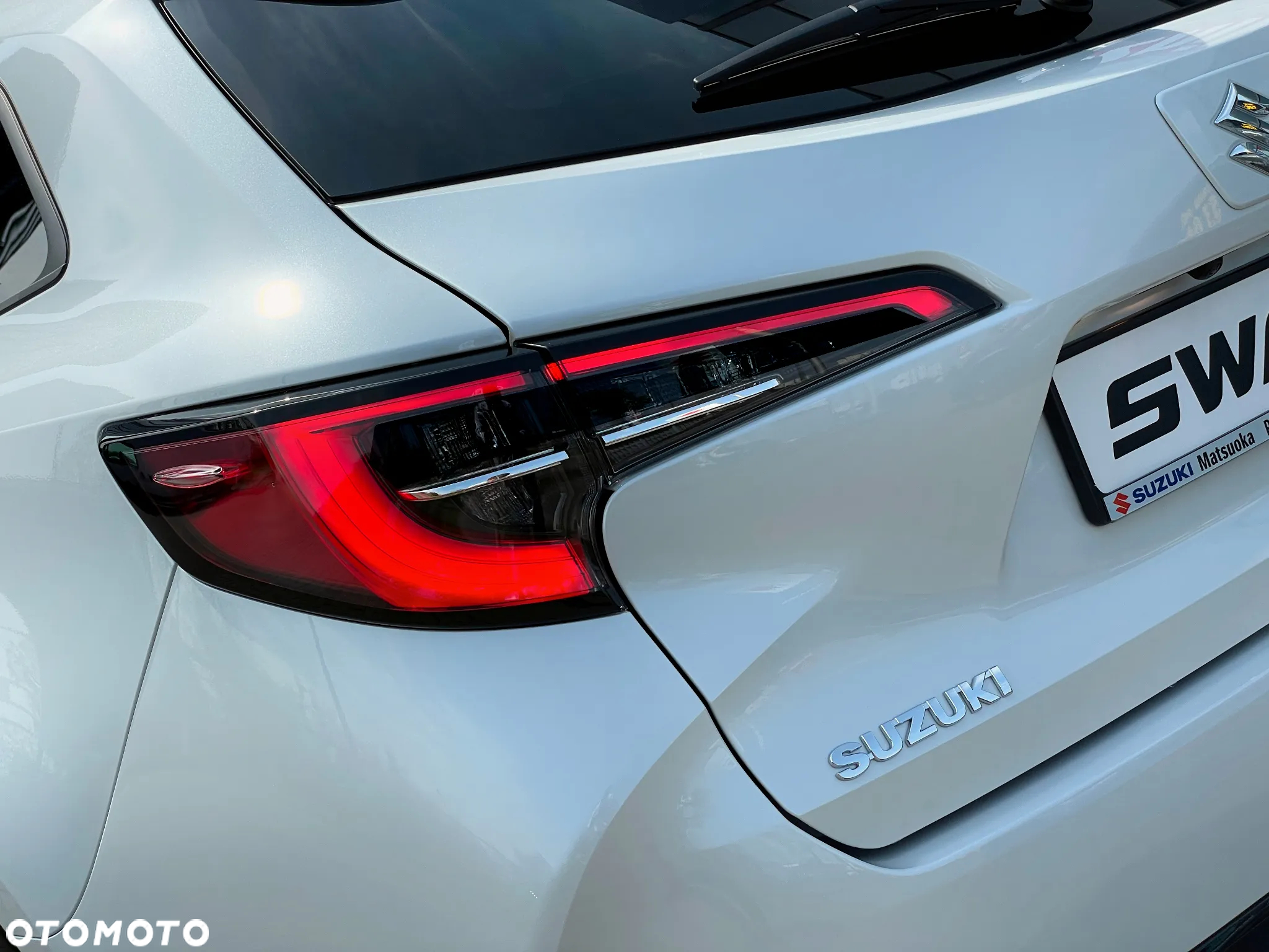 Suzuki Swace 1.8 Hybrid Premium Plus CVT - 10