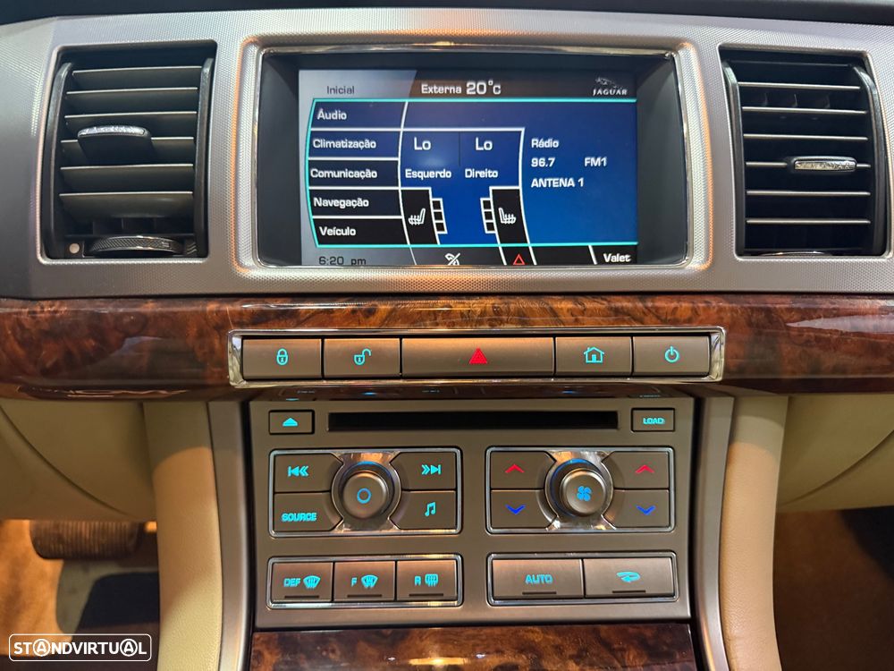 Jaguar XF 2.7 V6 Premium Luxury - 17