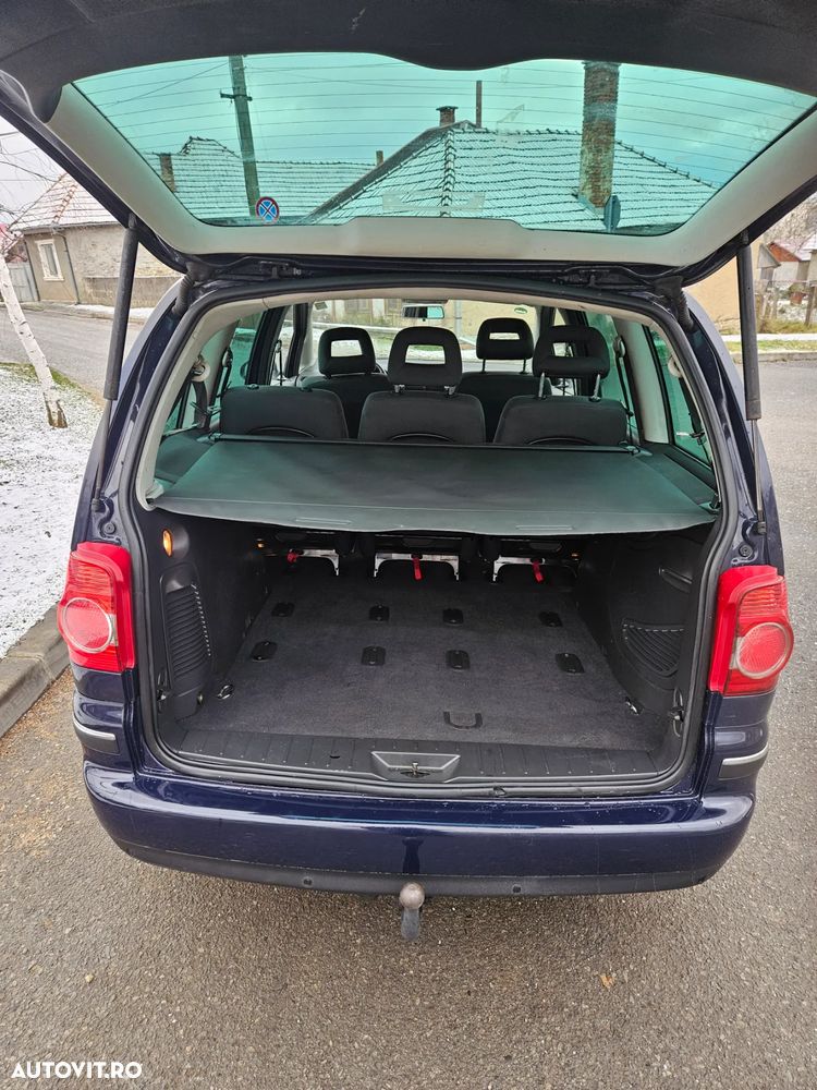 Volkswagen Sharan 1.9 TDI 4Motion Exclusive Edition - 8
