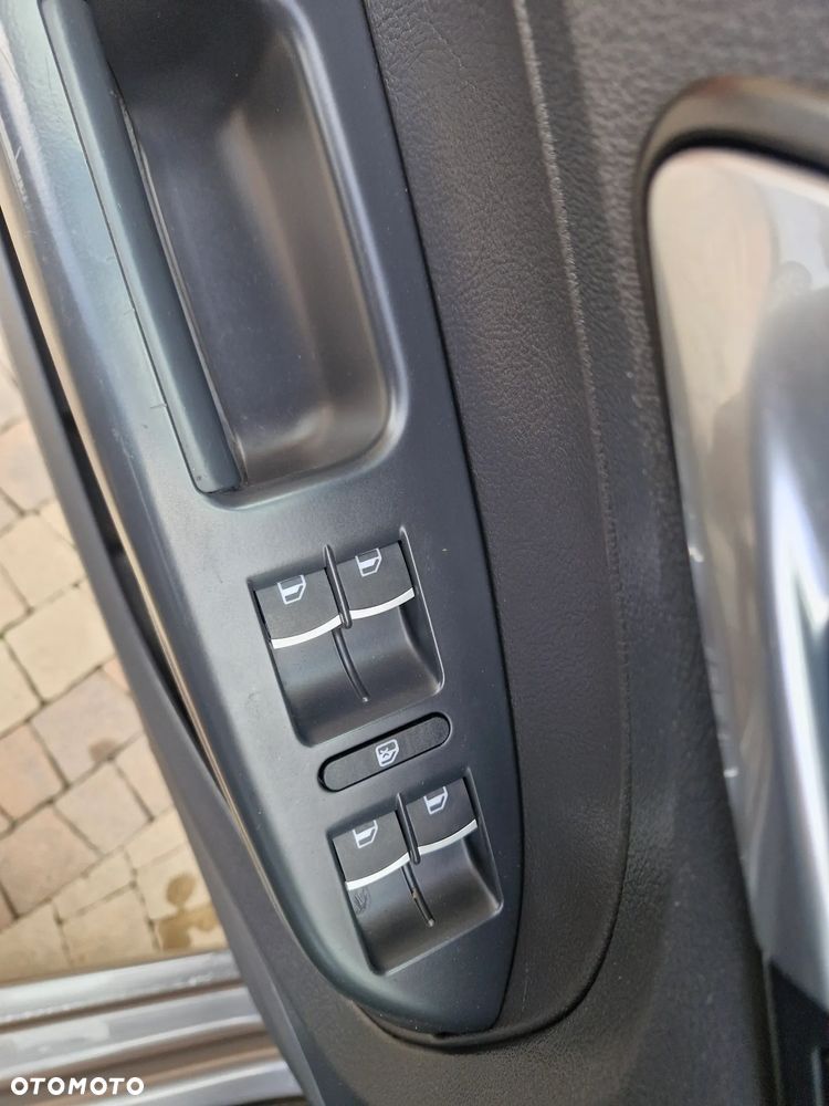 Volkswagen Touran 2.0 TDI DPF DSG R-Line Edition - 17