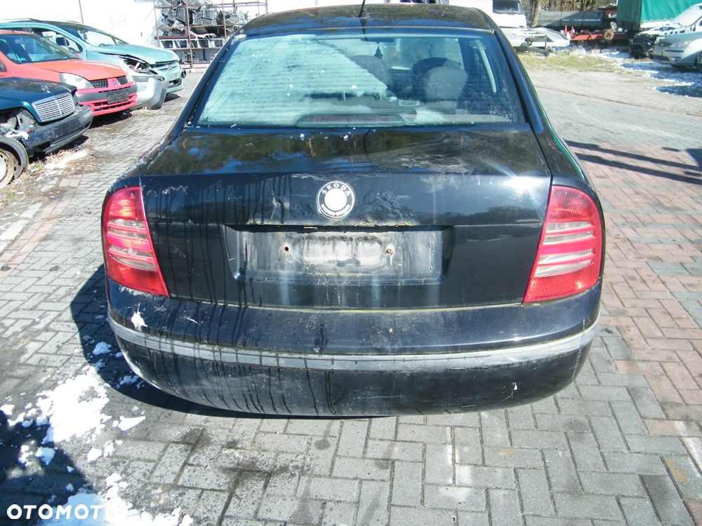 Skoda Superb I (02-05r.) 1.9 TDI 100KM. Silnik AVB Skrzynia EEN lakier LF7R. Cały na części. GWARANCJA !!!  Przód Tył Zestaw Komplet Drzwi Klapa Zderzak Błotnik Maska Grill Atrapa Szyba Pas Lampa Lusterko Boczki Fotel Kanapa Kokpit Deska Rozdzielcza Przełącznik Włącznik Sterownik Przewody Wiązka Instalacja Moduł Komputer Czujnik Listwa Pompa Alternator Wtryski Głowica Rozrusznik Kompresor Sprzęgło Dwumas Silnik Skrzynia ABS Klimatyzacji Paliwa Wspomagania Kolektor Turbina Przepustnica Zawór Chłodnica Koło Hak Belka Sanki Zawieszenie Mcpherson Półoś Amortyzator Wydech Tłumik Zacisk Most - 6