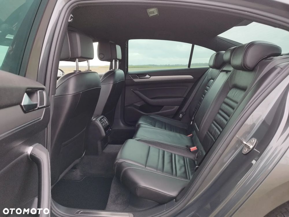 Volkswagen Passat 2.0 TDI SCR Highline - 19