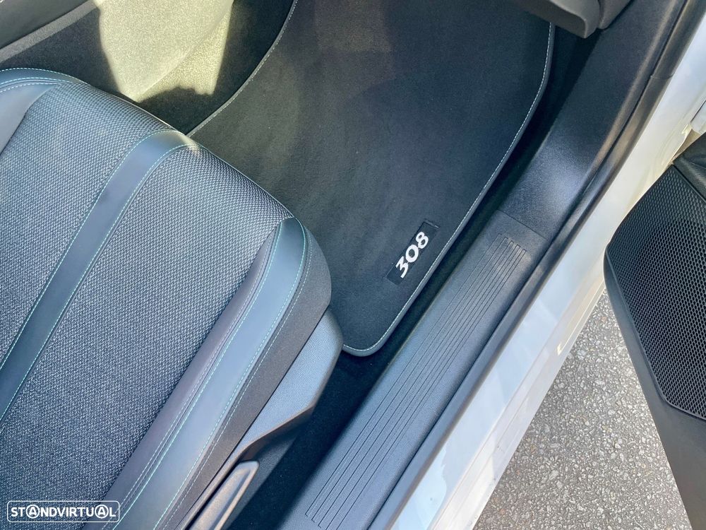 Peugeot 308 SW 1.2 PureTech Allure - 37