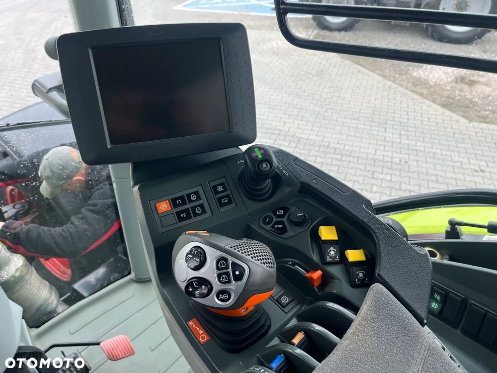Claas Arion 650 - 16