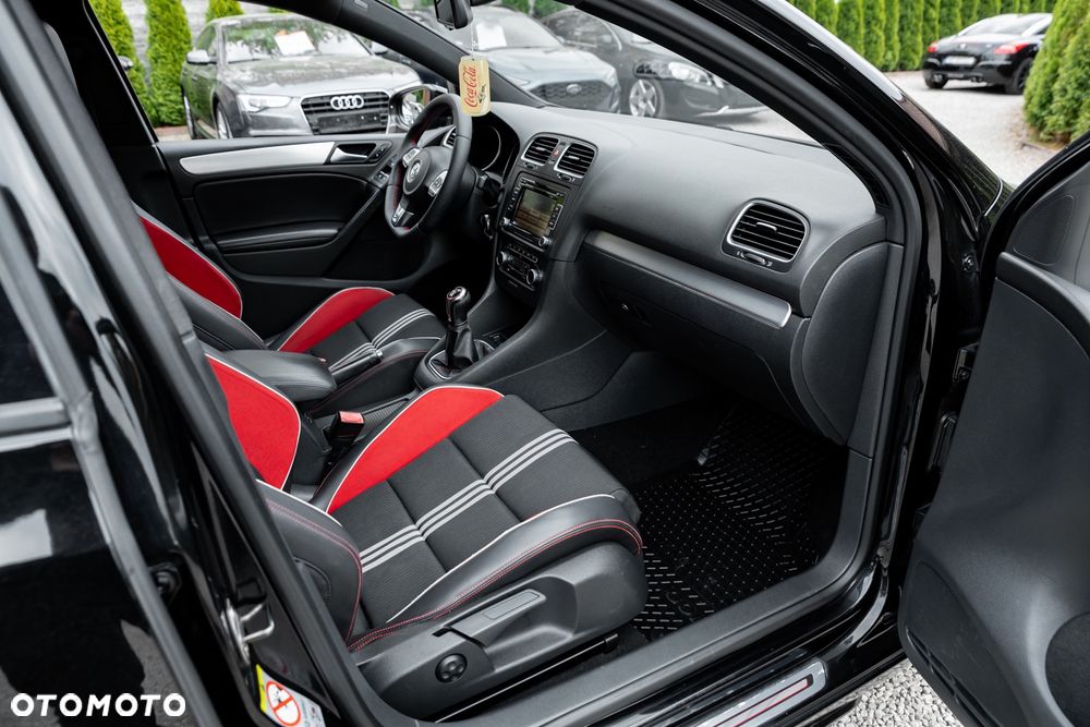 Volkswagen Golf 2.0 GTI adidas - 35