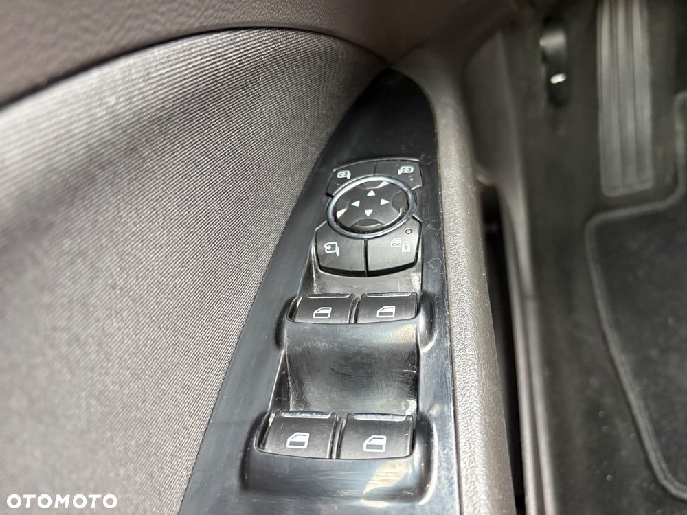 Ford Mondeo 1.5 EcoBoost Ambiente Plus - 28