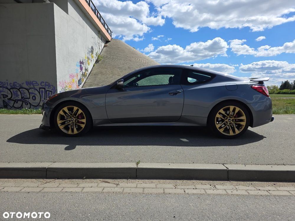 Hyundai Genesis Coupe - 4