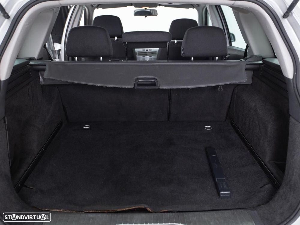 Opel Astra Sports Tourer - 11
