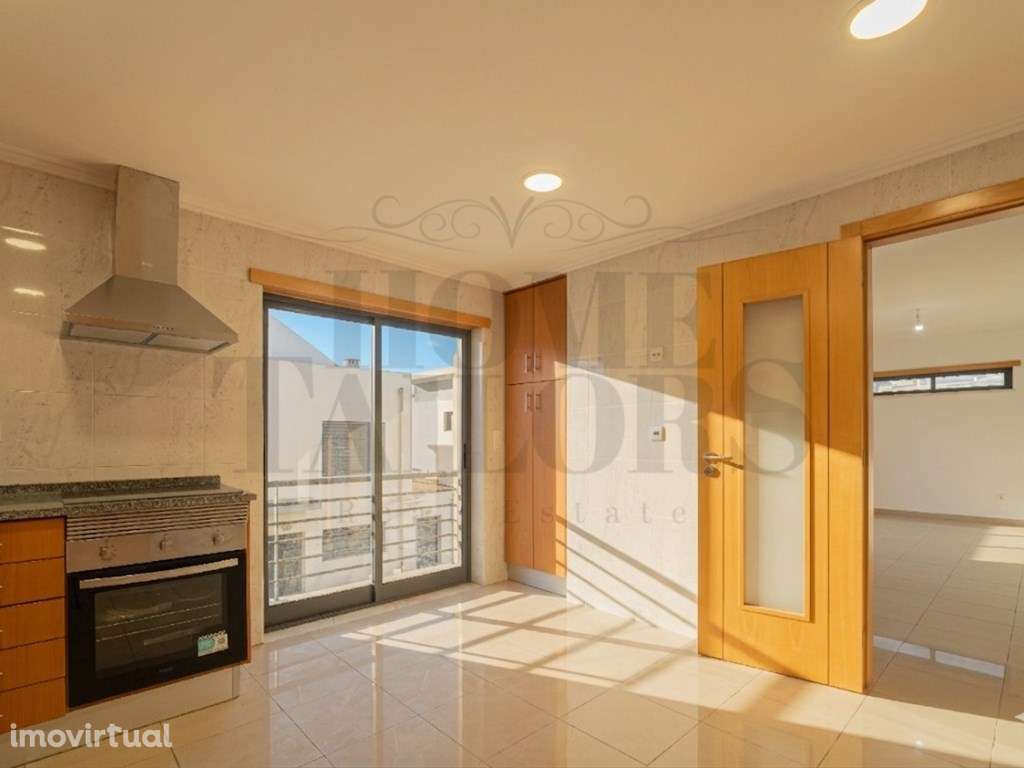 Moradia T5 com 296 m2, com design moderno e acabamentos de qualidad... - Grande imagem: 2/31