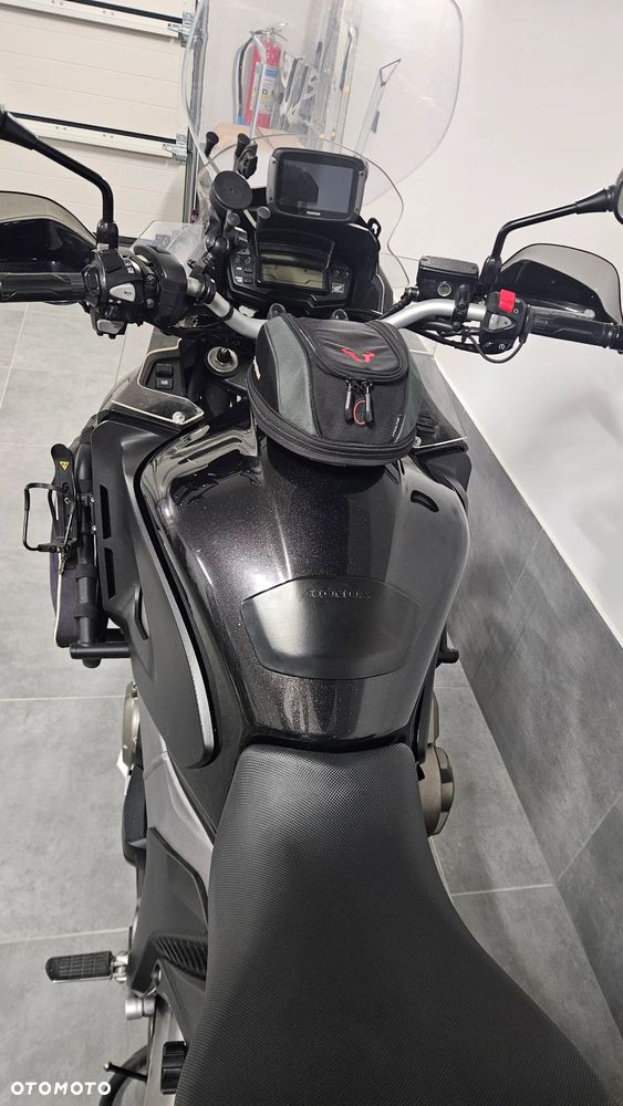 Honda VFR - 8