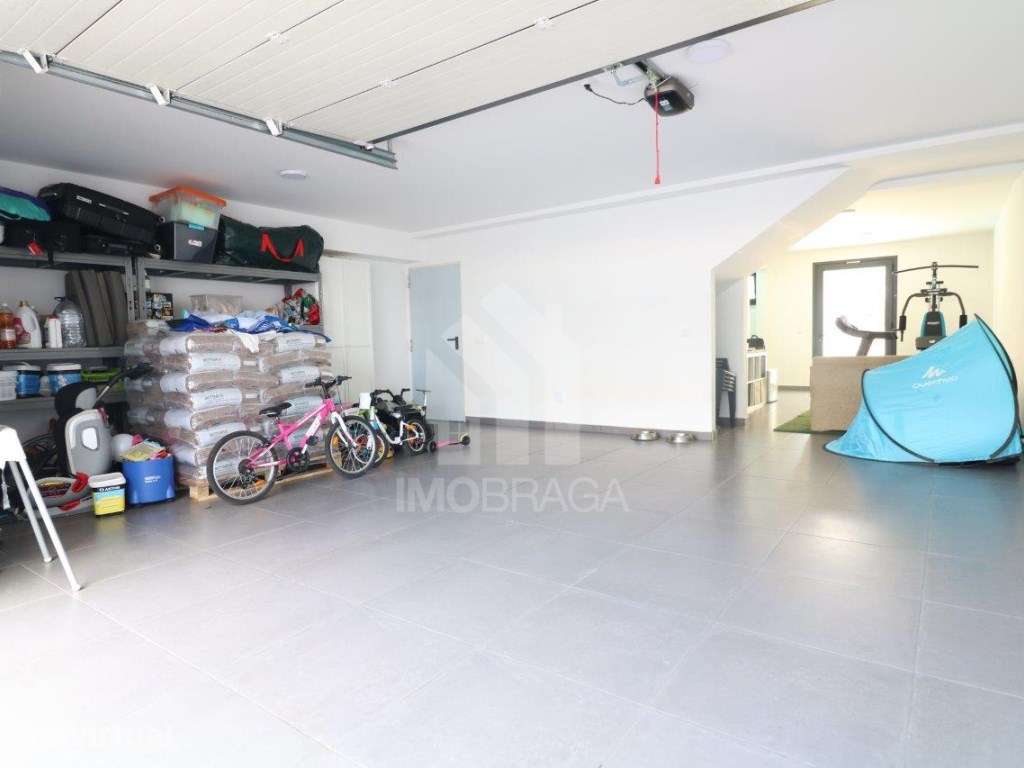 Venda Moradia Banda T3 com Piscina, como Nova em Frossos, Braga - Grande imagem: 4/47
