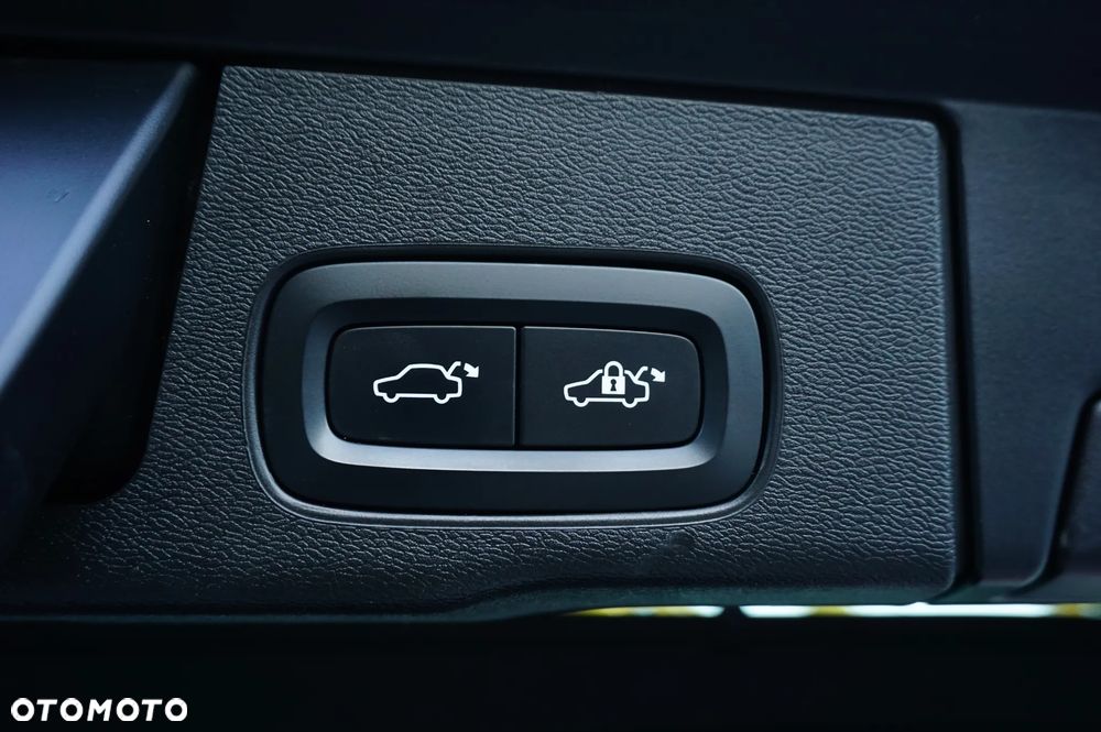 Volvo XC 60 B4 B Momentum Pro - 21
