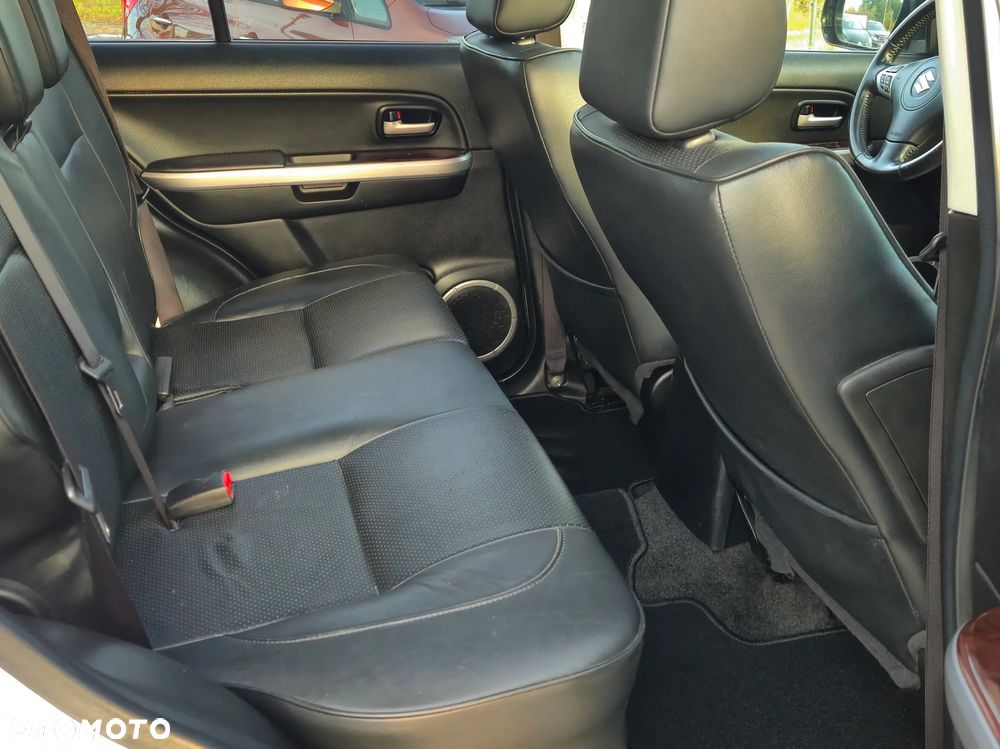 Suzuki Grand Vitara 2.0 De luxe - 24