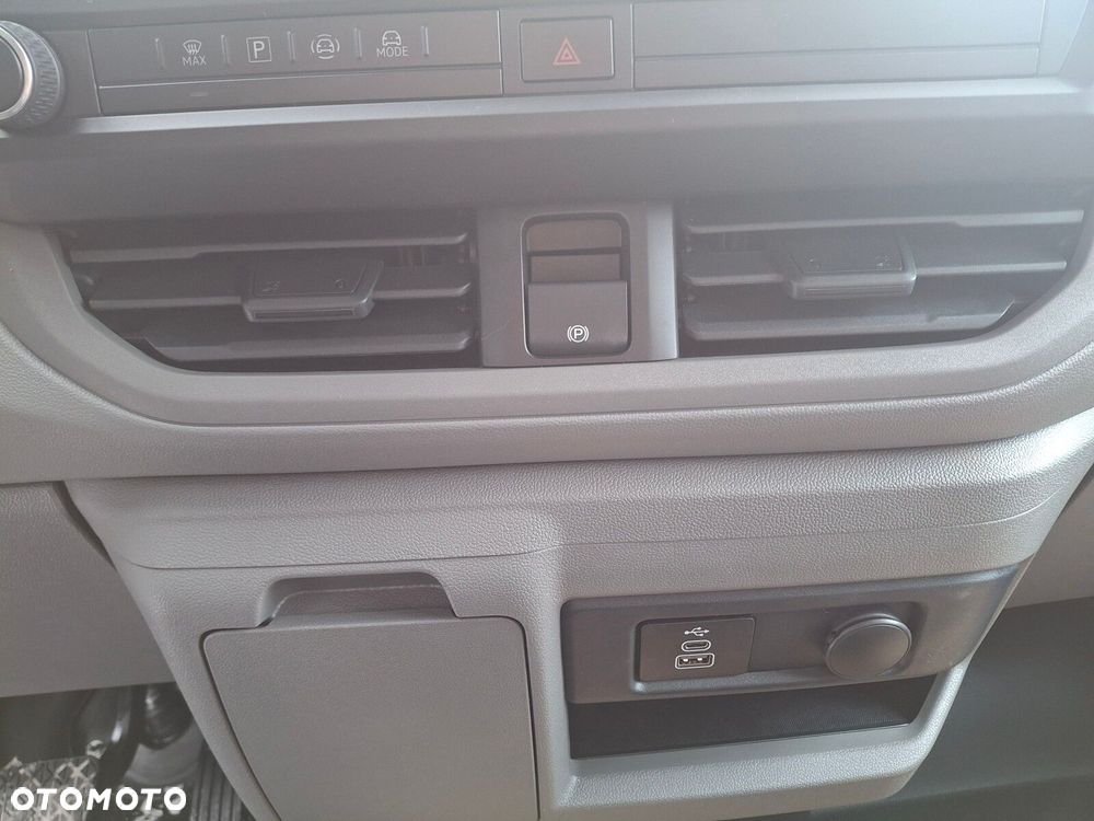 Volkswagen Caravelle - 23