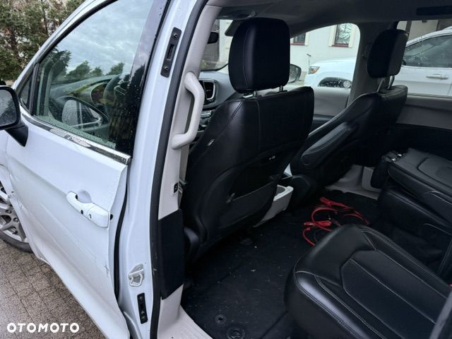 Chrysler Pacifica - 8