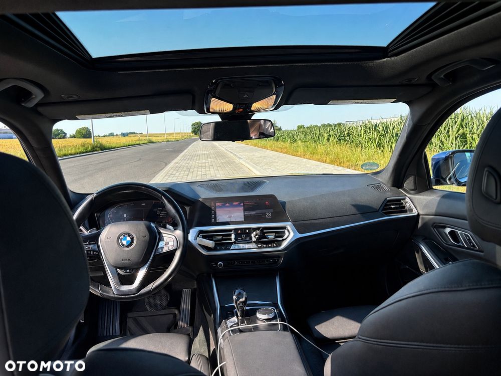 BMW Seria 3 330i xDrive - 10