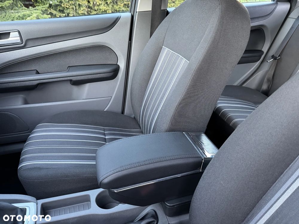 Ford Focus 1.6 16V Style+ - 25