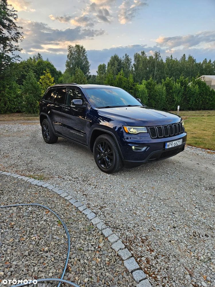 Jeep Grand Cherokee - 12
